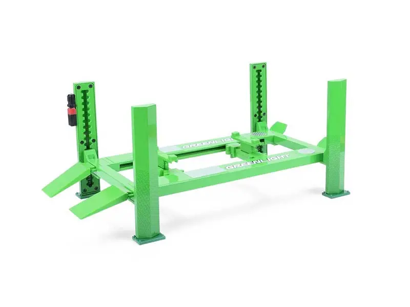 Pre-Order Greenlight Four-Post Lift Diecast 1:18 Scale Model - Greenlight 13712 1