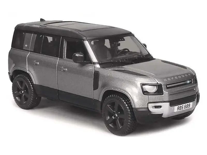 2022 Land Rover Defender 110 – Silver Metallic Diecast 1:24 Scale Model - Bburago 21101Sil 1