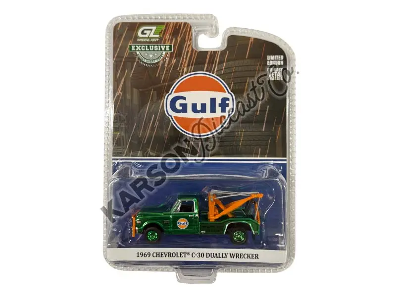 Green Chrome Chase 1969 Chevrolet C-30 Dually Wrecker Tow Truck - Gulf Oil Welding Tire Collision Diecast 1:64 Model - Greenlight 30275 1