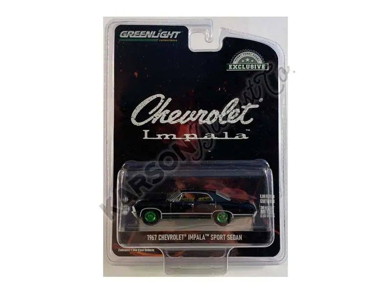 Chase 1967 Chevrolet Impala Sport Sedan Tuxedo Black Diecast 1:64 Scale Model Car - Greenlight 30333 1