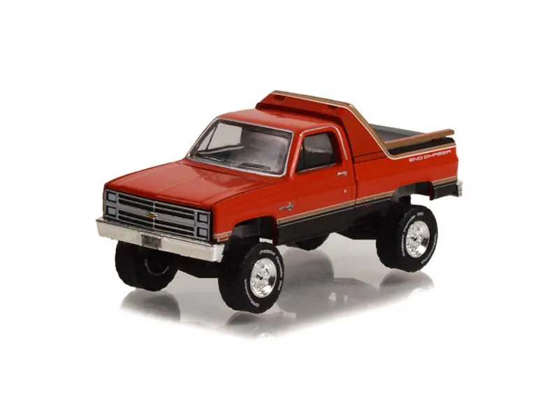 1984 Chevrolet K-10 Scottsdale 4X4 - Sno Chaser Diecast 1:64 Scale Model - Greenlight 30365 1