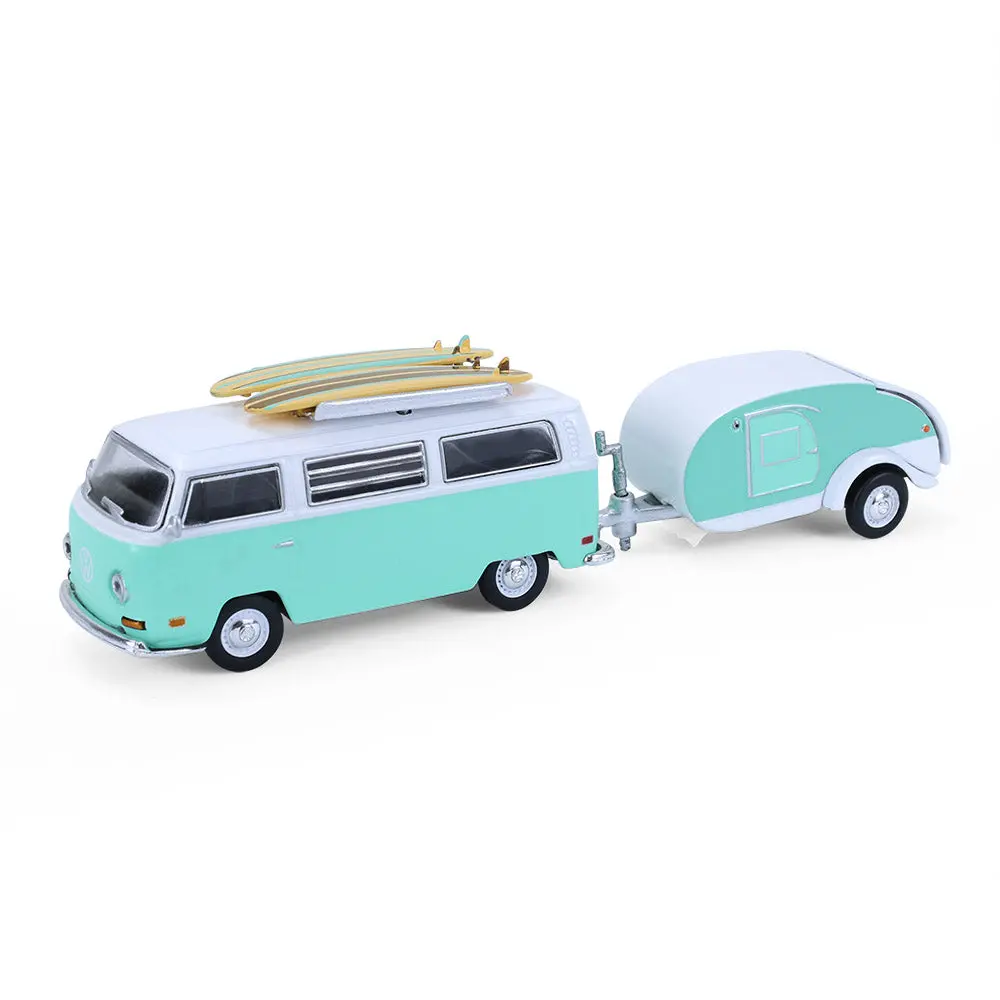1971 Volkswagen Type 2 W/ Surfboards And Teardrop Trailer (Hitch & Tow Series 33) Diecast 1:64 Scale Model - Greenlight 32330B 1