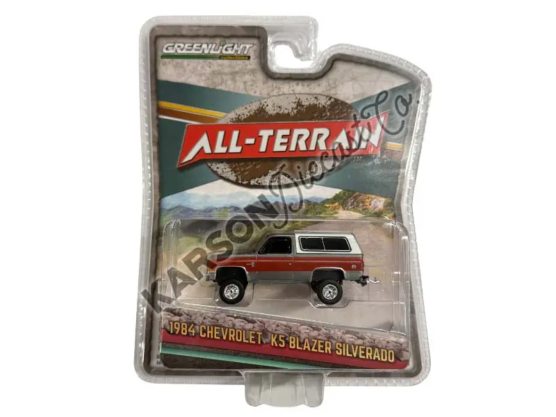 Raw Chase 1984 Chevrolet K5 Blazer Silverado Lifted - Frost White & Apple Red (All-Terrain Series 16) Diecast 1:64 Scale Model - Greenlight 35290E 1