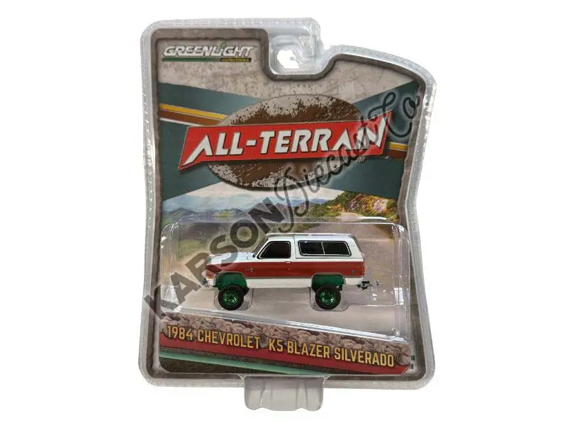Chase 1984 Chevrolet K5 Blazer Silverado Lifted - Frost White & Apple Red (All-Terrain Series 16) Diecast 1:64 Scale Model - Greenlight 35290E 1