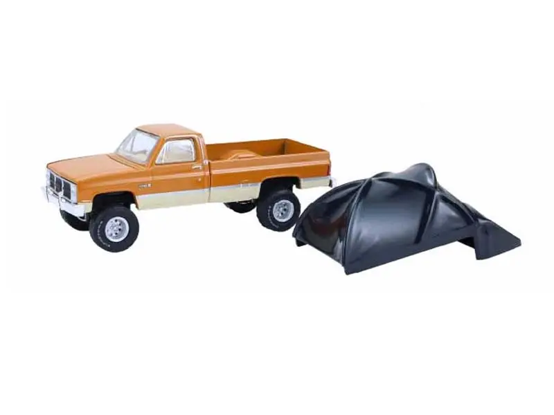 1986 Gmc Sierra Lifted - Desert Sand & Doeskin Tan W/ Modern Truck (The Great Outdoors Series 4) Diecast 1:64 Scale Model - Greenlight 38080B 1