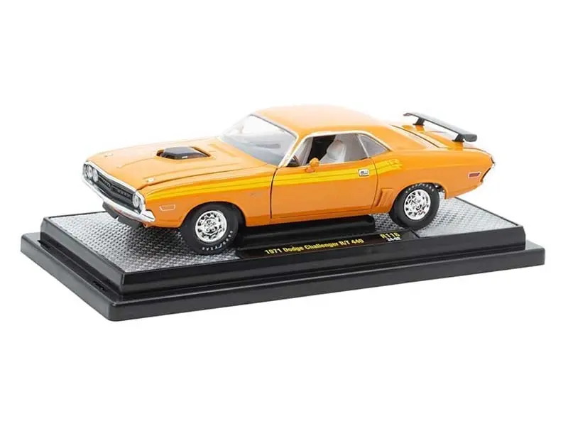 1971 Dodge Challenger R/T 440 – Orange Diecast 1:24 Scale Model - M2 Machines 40300-116B 1