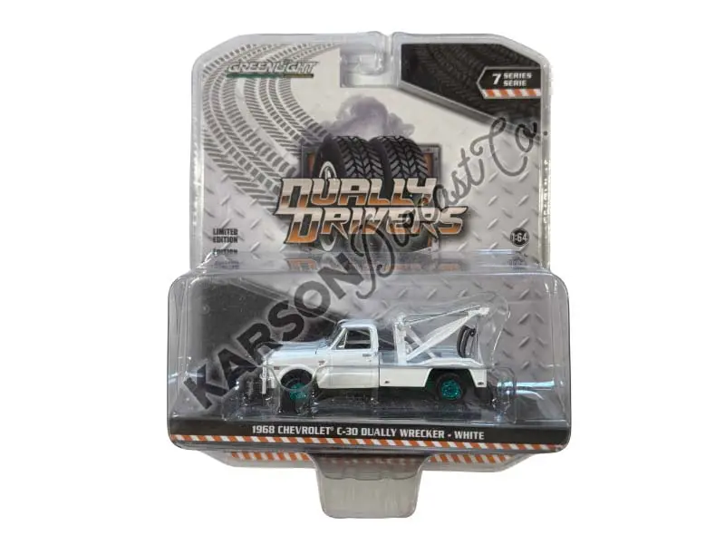 Chase 1968 Chevrolet C-30 Dually Wrecker - White (Dually Drivers Series 7) Diecast 1:64 Model - Greenlight 46070A 1
