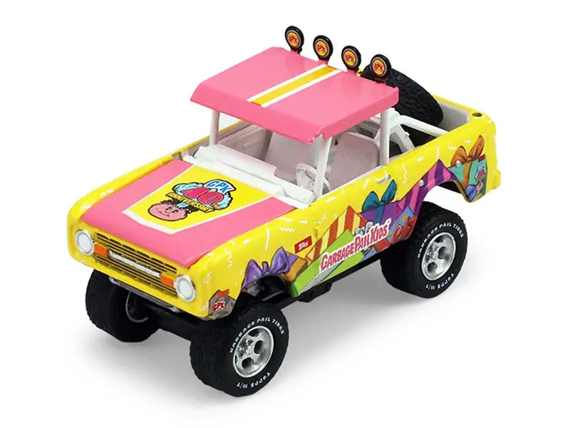 Pre-Order 1972 Bronco Baja - Adam Bomb (Garbage Pail Kids Series 9 - 40Th Anniversary) Diecast 1:64 Scale Model - Greenlight 54130A 1