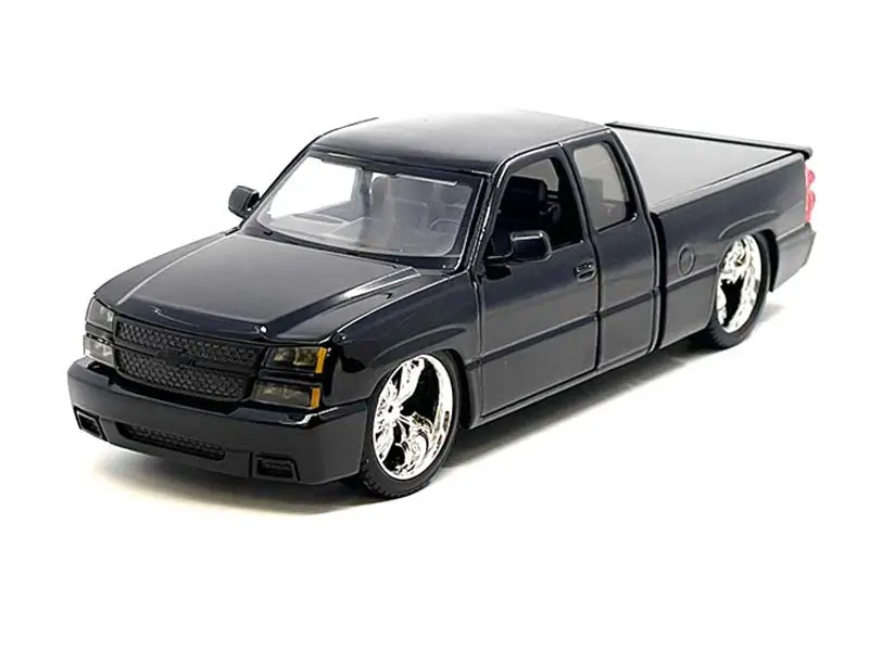 2006 Chevrolet Silverado Extended Cab Custom – Black Diecast 1:25 Scale Model - Motormax 79039Bk 1