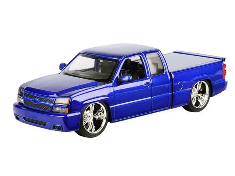 2006 Chevrolet Silverado Extended Cab Custom – Metallic Blue Diecast 1:25 Scale Model - Motormax 79039Bl 1