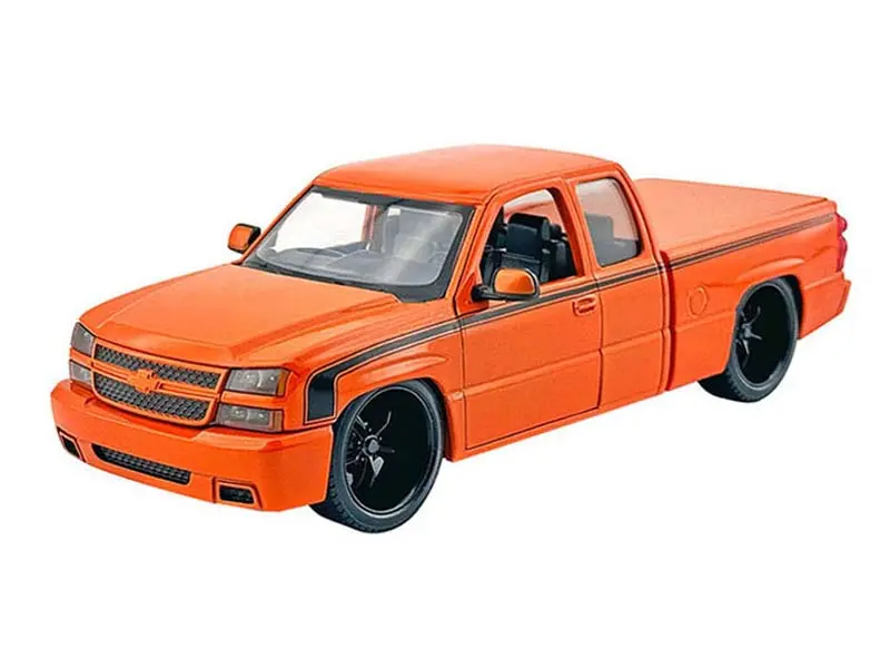 2006 Chevrolet Silverado Extended Cab Custom – Metallic Orange Diecast 1:25 Scale Model - Motormax 79039Mor 1