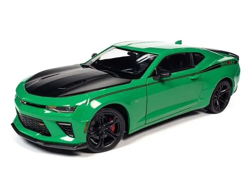 2017 Nickey Chevrolet Camaro Ss 1Le – Green Diecast 1:18 Scale Model - Auto World Amm1276 1