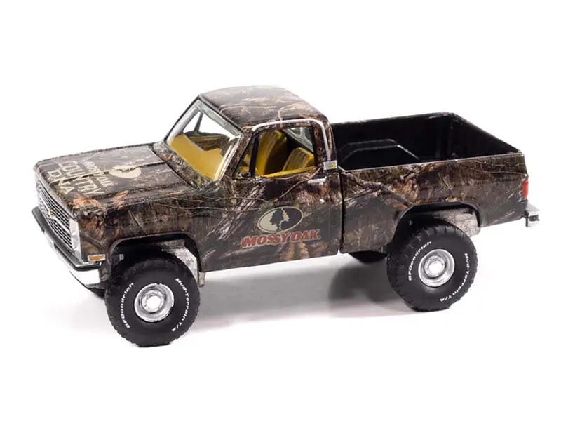 1983 Chevrolet Silverado Mossy Oak (Big Country Collection 2025) Diecast 1:64 Scale Model - Auto World Awsp199 1