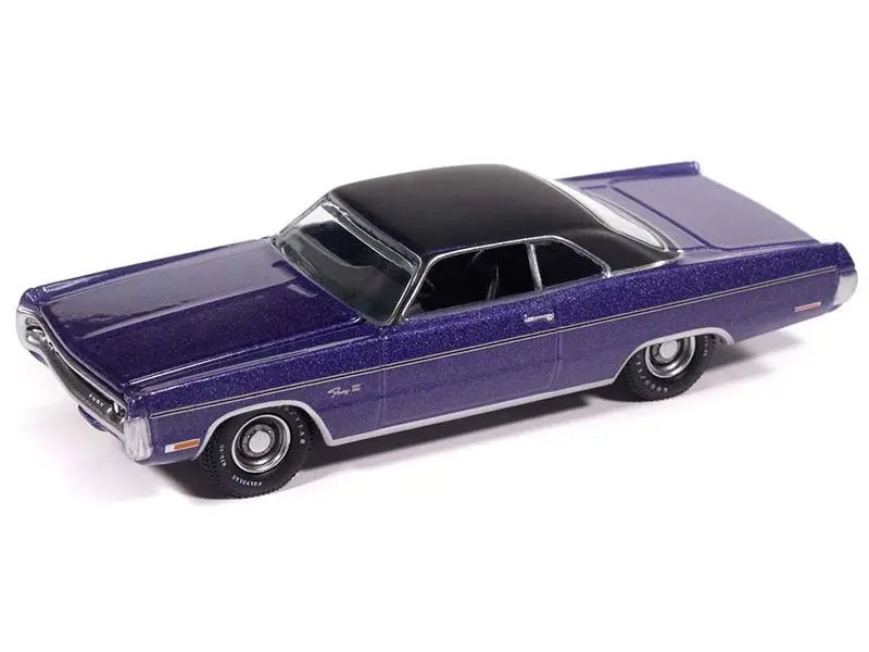 1971 Plymouth Fury Iii - Violet Diecast 1:64 Scale Model - Auto World Awsp204b 1