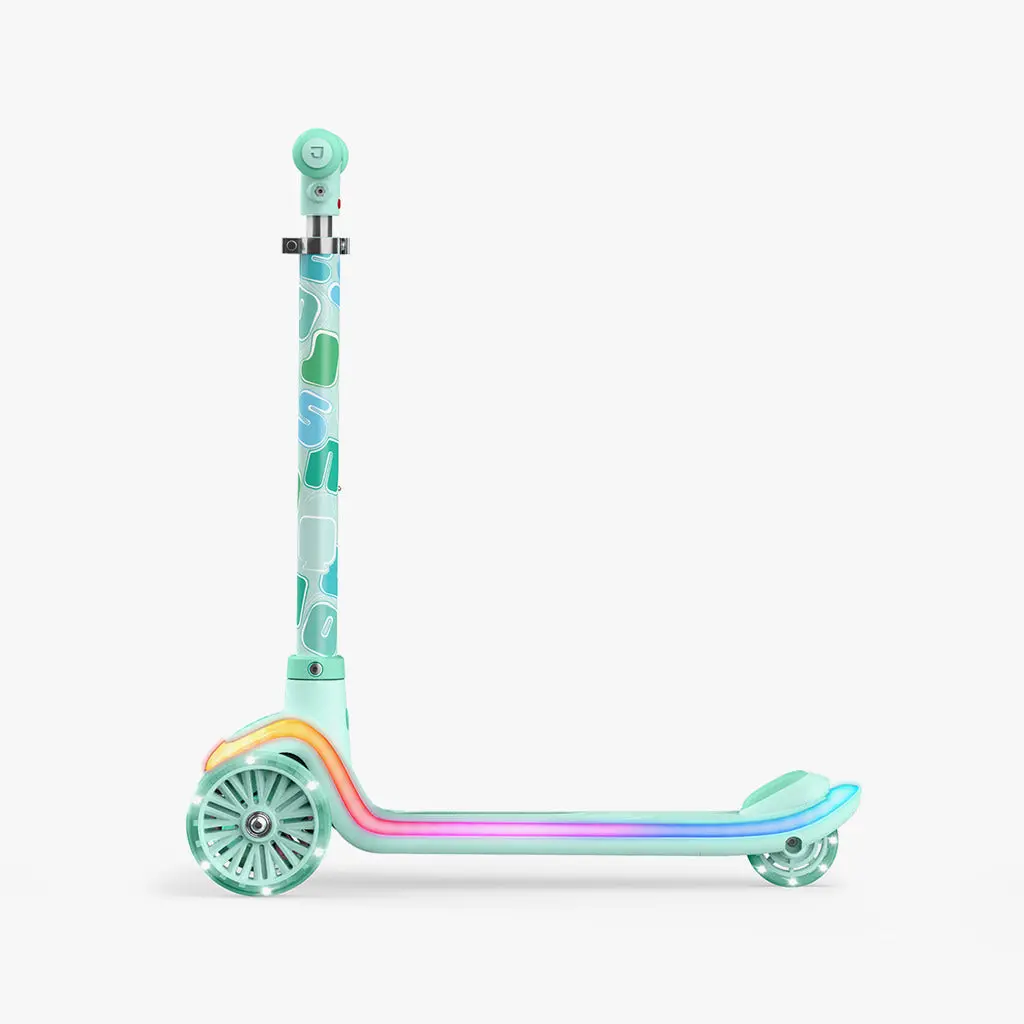 Twee 3-Wheel Light-Up Kick Scooter 1